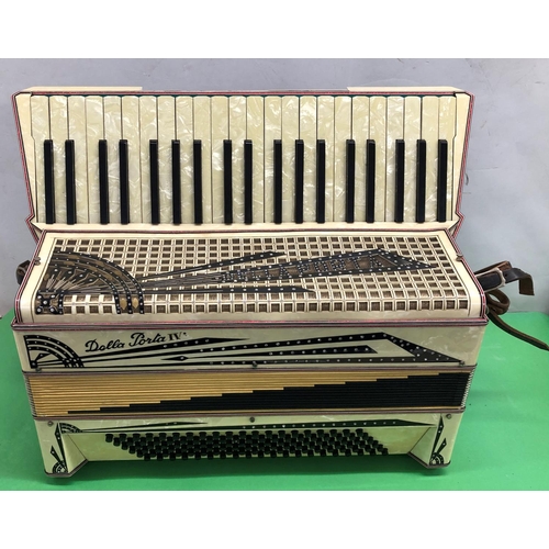 8078 - A Della Porta IV piano accordion, in fitted hard case.