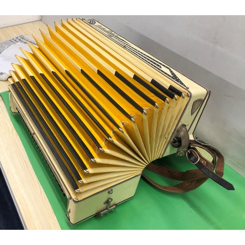 8078 - A Della Porta IV piano accordion, in fitted hard case.