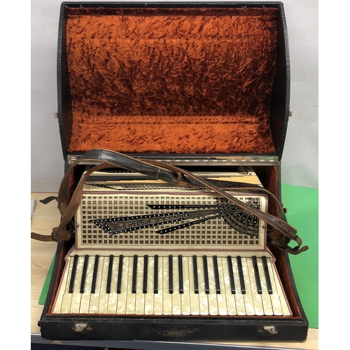 8078 - A Della Porta IV piano accordion, in fitted hard case.