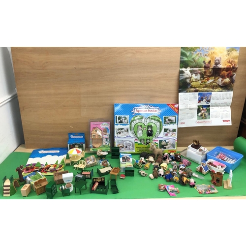 8108 - Sylvanian families Woodland wedding, boxed and a quantity of other Sylvanian families accessories, f... 