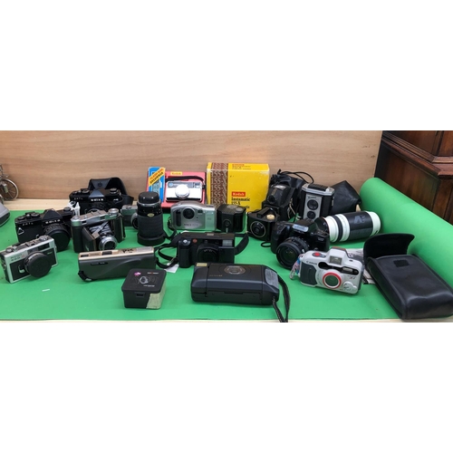 8129 - A quantity of cameras, Ricoh 500, Polaroid Vision, Edixa 2MTL, Minolta Dynax 300si, Balda, Petri Col... 