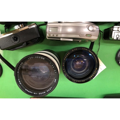 8129 - A quantity of cameras, Ricoh 500, Polaroid Vision, Edixa 2MTL, Minolta Dynax 300si, Balda, Petri Col... 