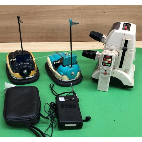 8135 - A Tomy chatbot, 2 miniature novelty bumper car radios and a mini Matsui radio.