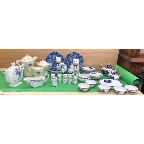 8182 - A blue white and gilt tea set, 6 side plates, 5 saucers (1 chip), 5 cups, teapot, sugar bowl and 1 b... 