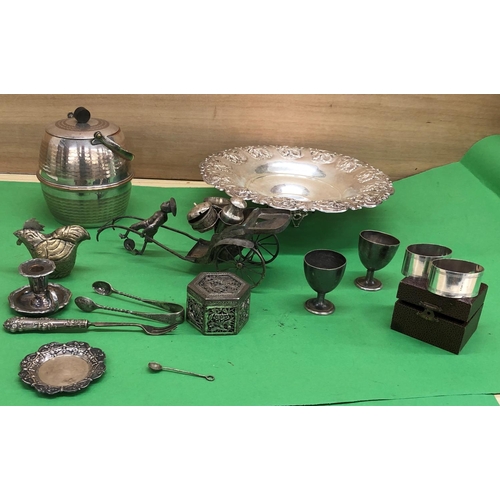 8193 - A mixed lot of plated and other items, 2 egg cups, pair of napkin rings, ice bucket etc.