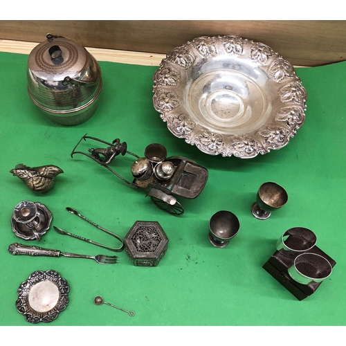 8193 - A mixed lot of plated and other items, 2 egg cups, pair of napkin rings, ice bucket etc.