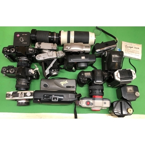 8129 - A quantity of cameras, Ricoh 500, Polaroid Vision, Edixa 2MTL, Minolta Dynax 300si, Balda, Petri Col... 