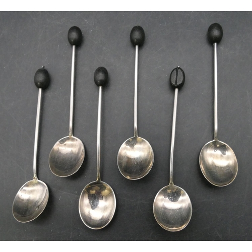 372 - A set of 6 Sheffield silver coffee bean spoons in fitted red leather case, 0.98oz gross