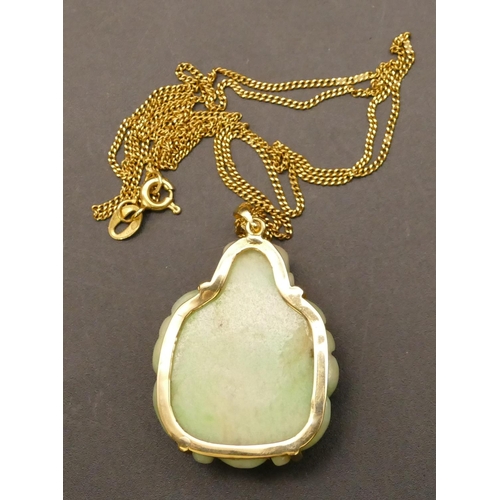 515 - An 18ct gold and jade pendant in the form of a seated Buddha with chain, pendant 16.2 grams gross, c... 