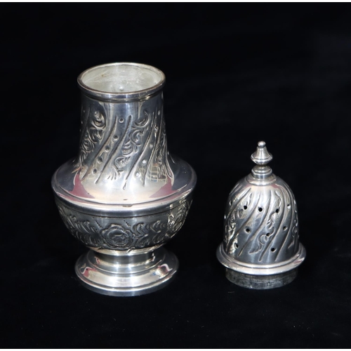 190 - An Edward VII silver round bulbous shaped sugar caster with embossed floral, leaf and scroll decorat... 