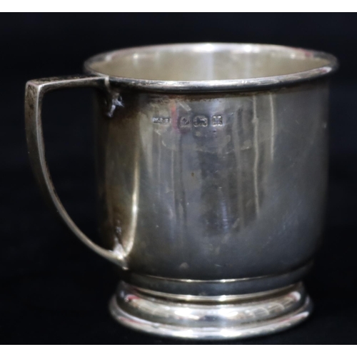 234 - A Birmingham plain silver christening mug on sweeping base (dented to 1 side), 2.1oz