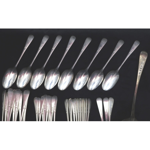 244 - An Edward VII silver rat tail flatware service, comprising of soup ladle, 3 small sauce ladles, 8 ta... 