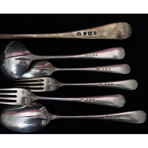 244 - An Edward VII silver rat tail flatware service, comprising of soup ladle, 3 small sauce ladles, 8 ta... 