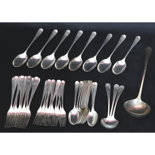 244 - An Edward VII silver rat tail flatware service, comprising of soup ladle, 3 small sauce ladles, 8 ta... 