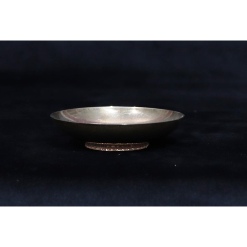 257 - A London silver small round shallow dish, 10cm diameter, 3.1oz