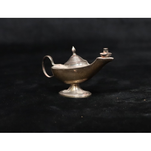 260 - A George V miniature silver oil lamp, Birmingham 1912, 9.5cm wide, 0.9oz