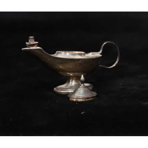 260 - A George V miniature silver oil lamp, Birmingham 1912, 9.5cm wide, 0.9oz