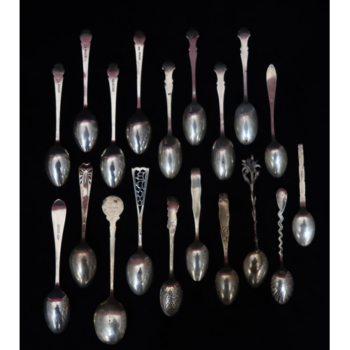 292 - A set of 4 Sheffield silver teaspoons and a quantity of various silver and silver coloured metal tea... 