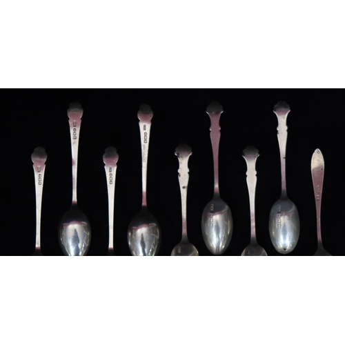 292 - A set of 4 Sheffield silver teaspoons and a quantity of various silver and silver coloured metal tea... 