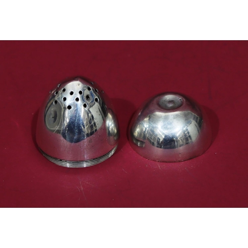 310 - A Victorian novelty silver weighted pepper pot in the form of an egg, 5.2cm high, 2.4oz (slight dent... 