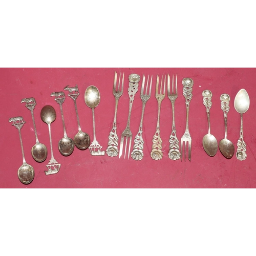 322 - A set of 6 800 silver coloured metal small forks with floral handles, 6 Continental silver coloured ... 