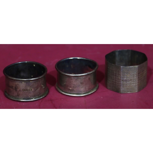 323 - A Birmingham silver octagonal shaped napkin ring with engine turned decoration, a pair of plain Ches... 