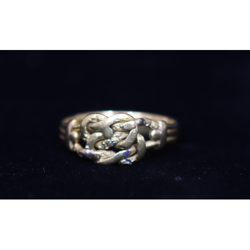 333 - An 18ct gold twist knot shaped ring, Size P/Q, 3.7 grams