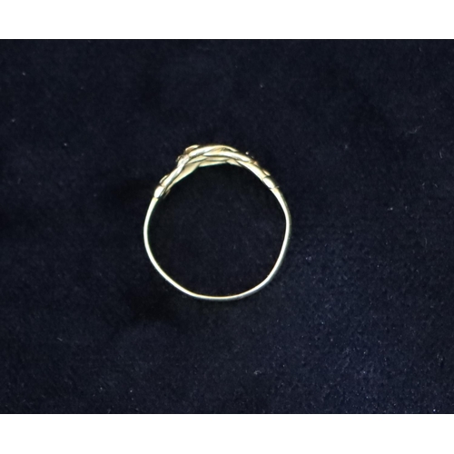 333 - An 18ct gold twist knot shaped ring, Size P/Q, 3.7 grams