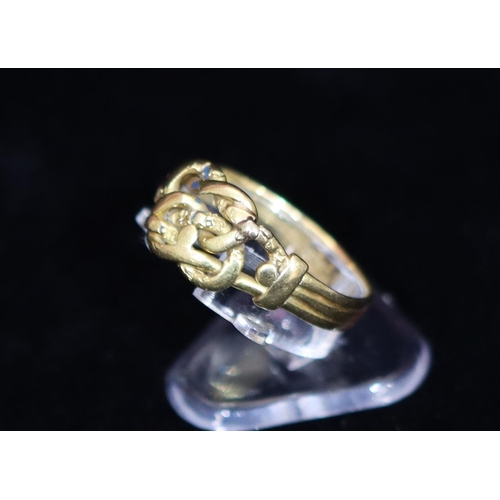 333 - An 18ct gold twist knot shaped ring, Size P/Q, 3.7 grams