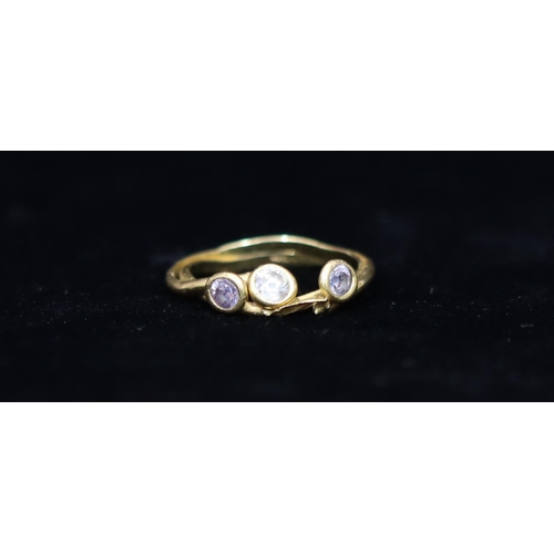 335 - An 18ct gold ladies' 3-stone ring set with clear stones, Size M, overall weight 2 grams gross