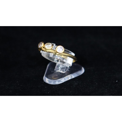 335 - An 18ct gold ladies' 3-stone ring set with clear stones, Size M, overall weight 2 grams gross