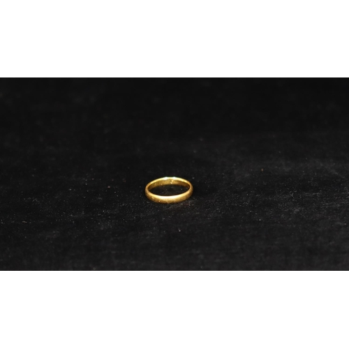 337 - A 22ct gold wedding ring, stamped 