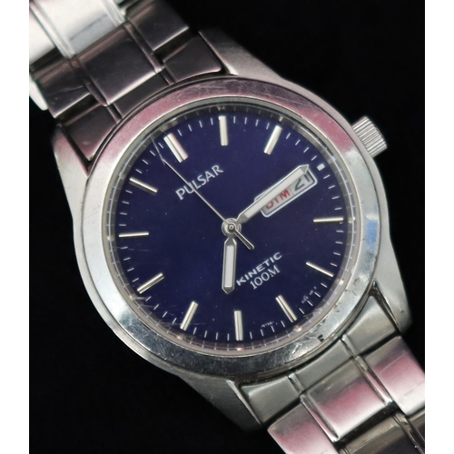 338 - A Pulsar Kinetic 100M gentlemen's stainless steel wristwatch with blue dial, seconds hand and calend... 