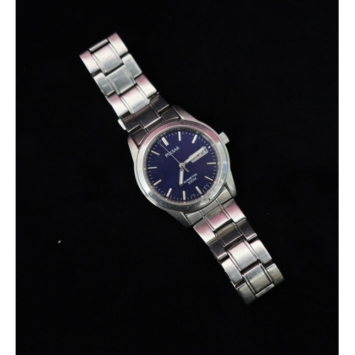 338 - A Pulsar Kinetic 100M gentlemen's stainless steel wristwatch with blue dial, seconds hand and calend... 