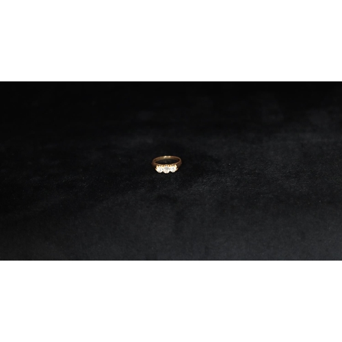 344 - A high carat gold 3-stone diamond ring (centre diamond approx. 0.20ct) flanked by 2 smaller diamonds... 