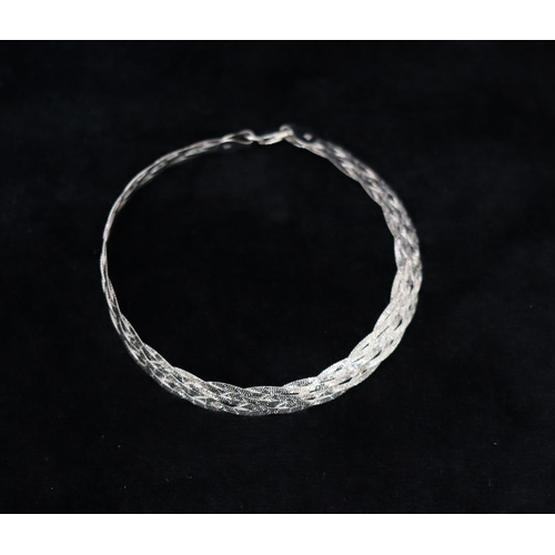 346 - A 9ct white gold flat linked bracelet, 18.5cm long, 2.9 grams