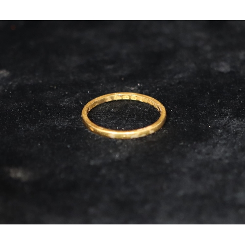 349 - A 22ct gold wedding ring