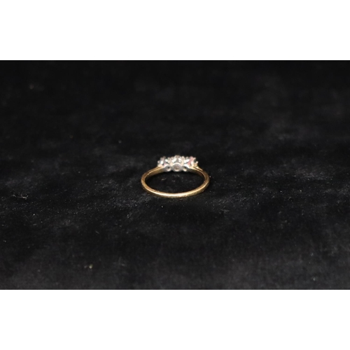 358 - An 18ct gold ladies' 3-stone ring set with centre diamond flanked by 2 sapphires (diamond approx. 0.... 