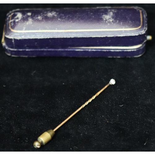 369 - A gold stick pin mounted with small solitaire diamond (cased)