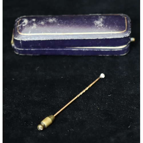 369 - A gold stick pin mounted with small solitaire diamond (cased)