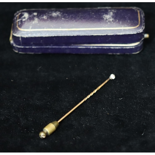 369 - A gold stick pin mounted with small solitaire diamond (cased)