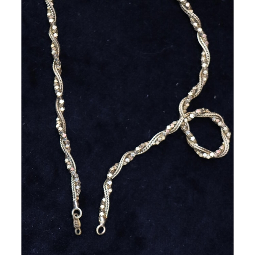 376 - A 14ct gold twist chain, 42cm long, 9.1 grams