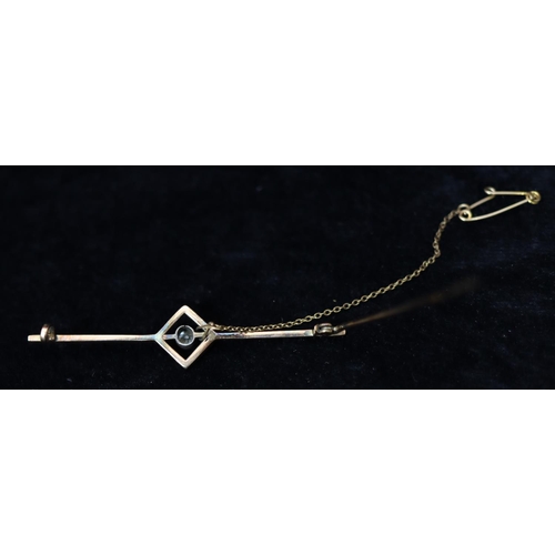 385 - A gold bar brooch set with rectangular centre, inset with small solitaire diamonds, 4 grams