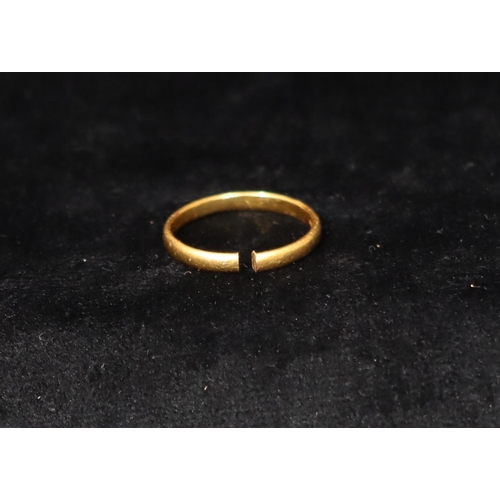 386 - A 22ct gold wedding ring (cut), Size P/Q, 3.2 grams