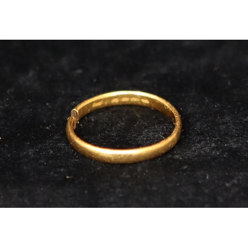 386 - A 22ct gold wedding ring (cut), Size P/Q, 3.2 grams