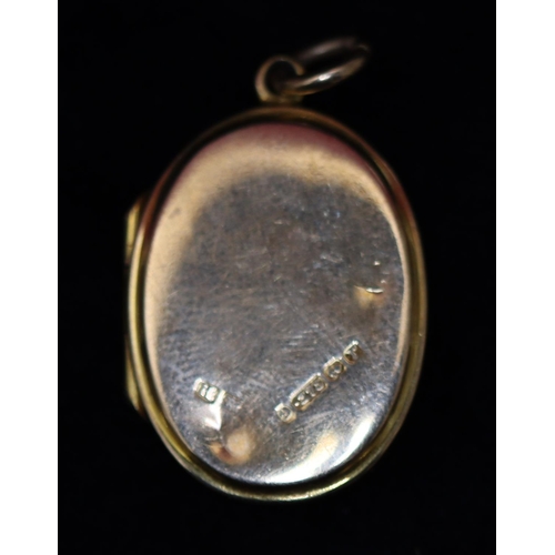 387 - A 9ct gold oval plain locket, 4.5 grams gross