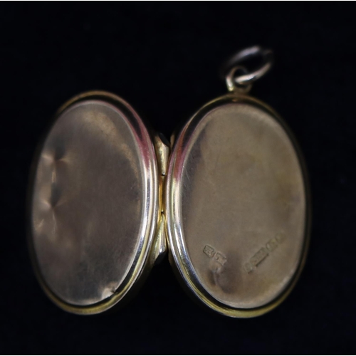 387 - A 9ct gold oval plain locket, 4.5 grams gross