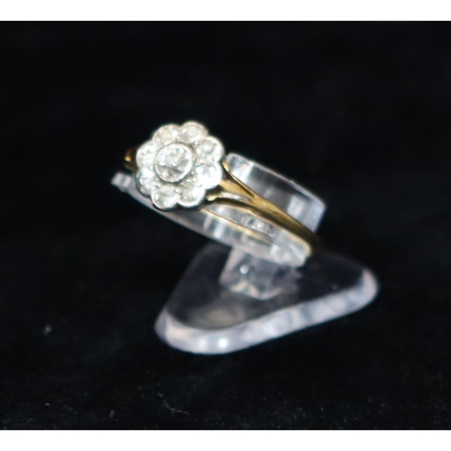 392 - An 18ct gold cluster ring set with centre diamond, surrounded by 8 smaller diamonds, Size R, 2.5 gra... 