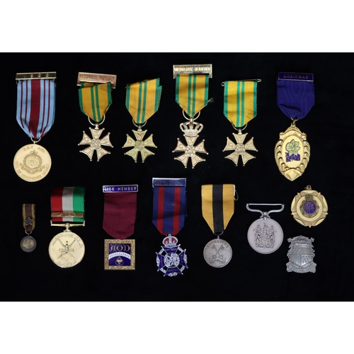 400 - A Securicor medal and 13 various other medals (14)