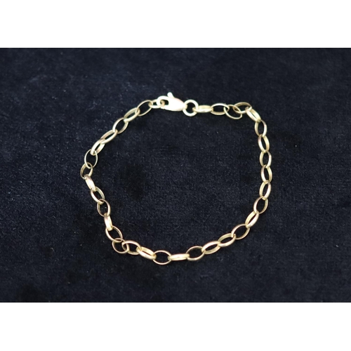 423 - A 9ct gold oval linked bracelet, 18.2cm long, 2.1 grams